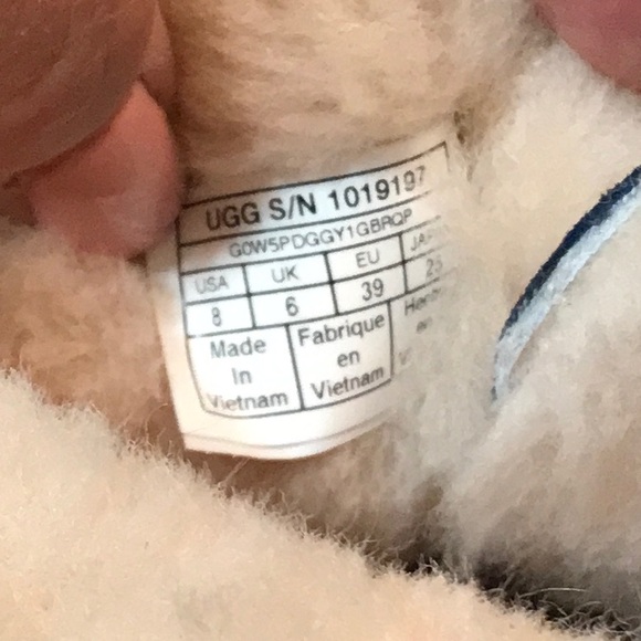 Almost New blue suede UGG boots Dae Sunshine Perforated- size 8 - Picture 7 of 7